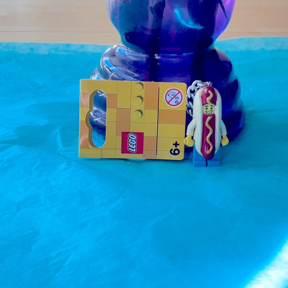 🌭LEGO HOTDOG GUY KEYCHAIN 🌭NWT 🌭